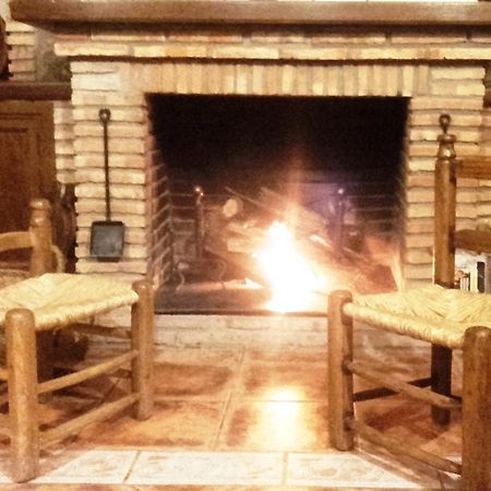 Casa Rural Pena Falcon Torrejón el Rubio Kültér fotó