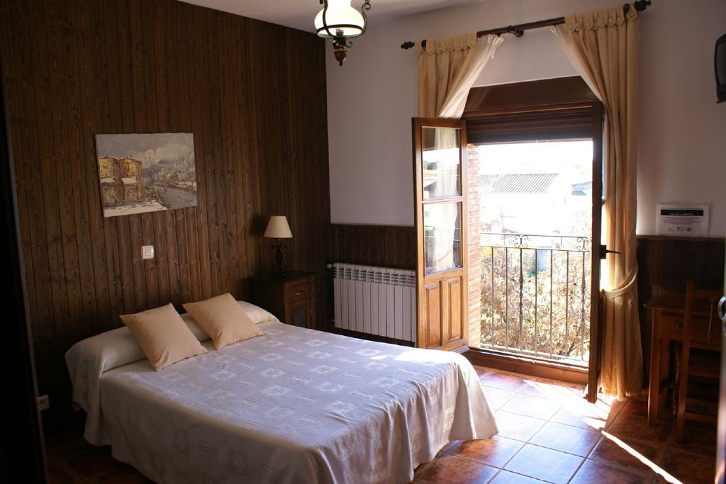 Casa Rural Pena Falcon Torrejón el Rubio Kültér fotó