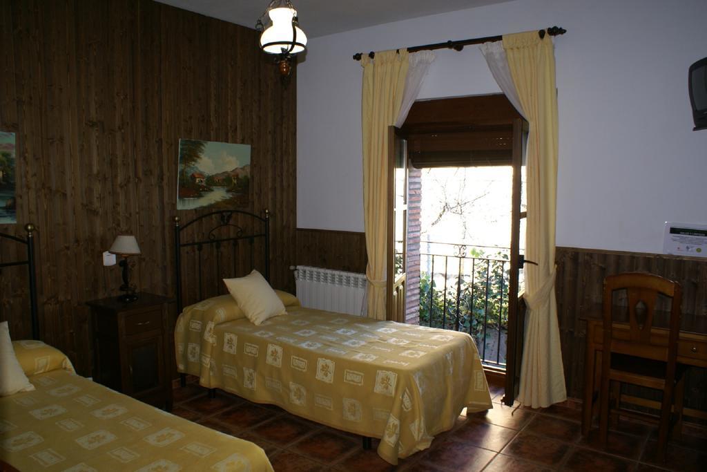 Casa Rural Pena Falcon Torrejón el Rubio Kültér fotó