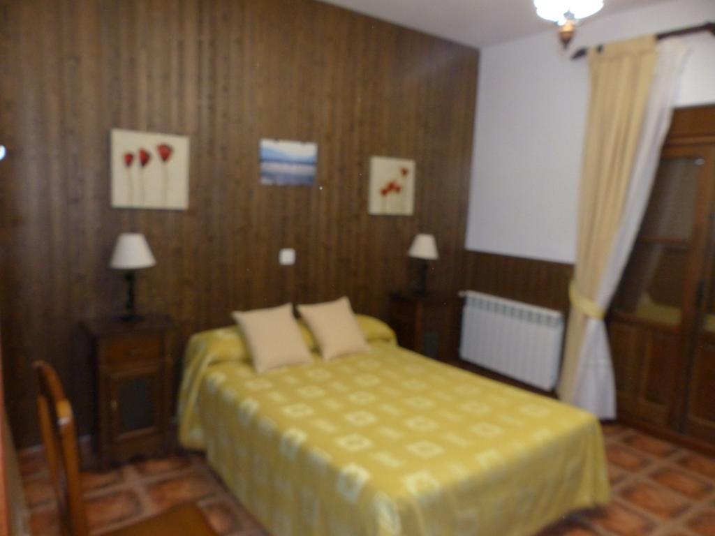 Casa Rural Pena Falcon Torrejón el Rubio Kültér fotó