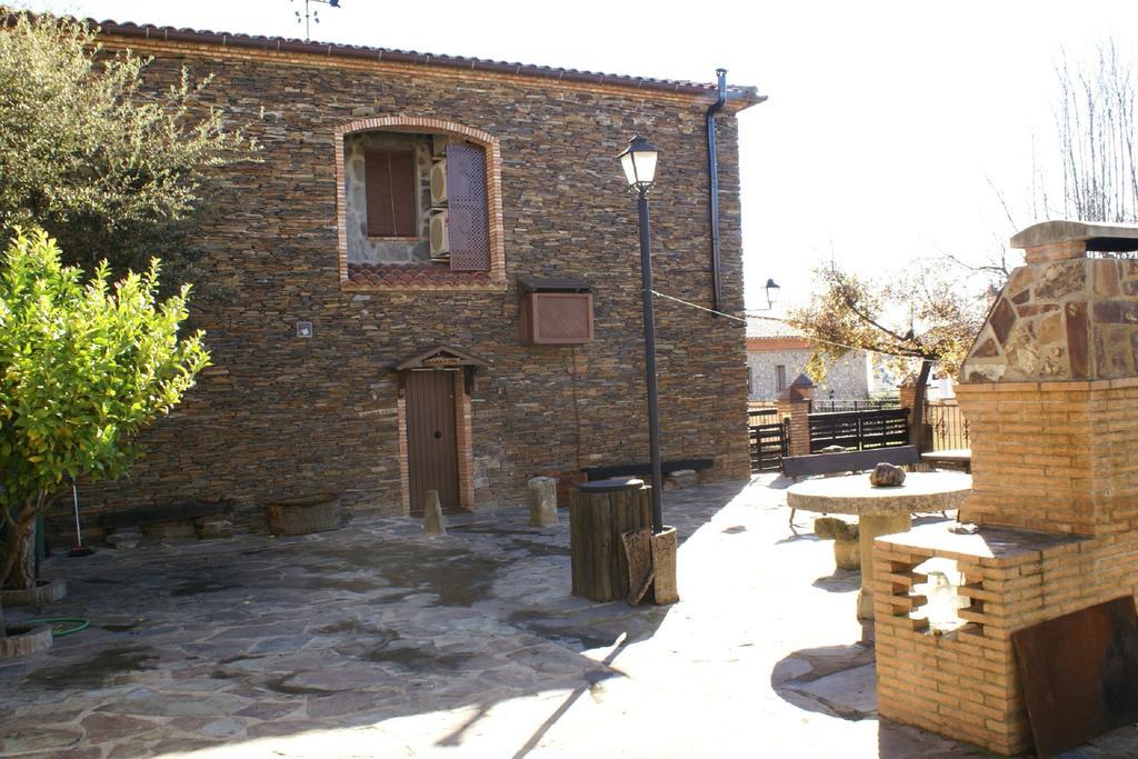 Casa Rural Pena Falcon Torrejón el Rubio Kültér fotó