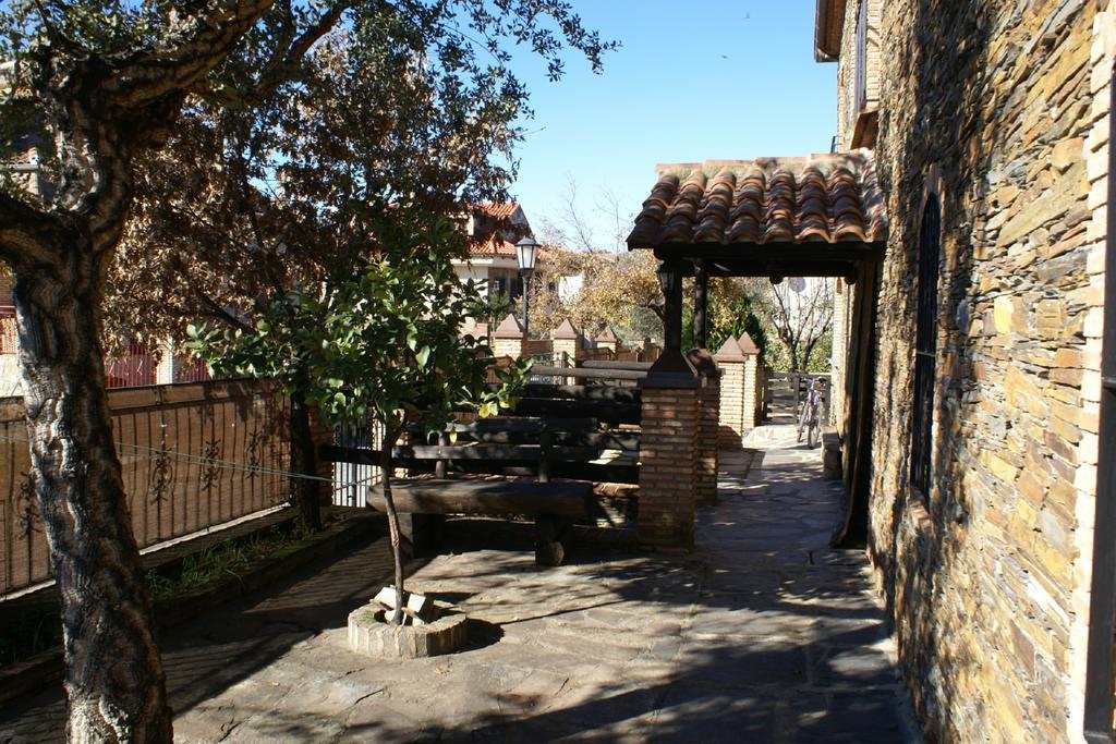 Casa Rural Pena Falcon Torrejón el Rubio Kültér fotó
