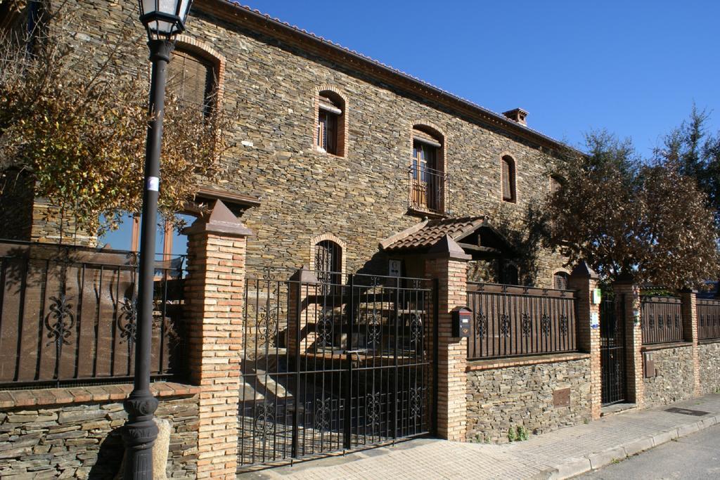 Casa Rural Pena Falcon Torrejón el Rubio Kültér fotó
