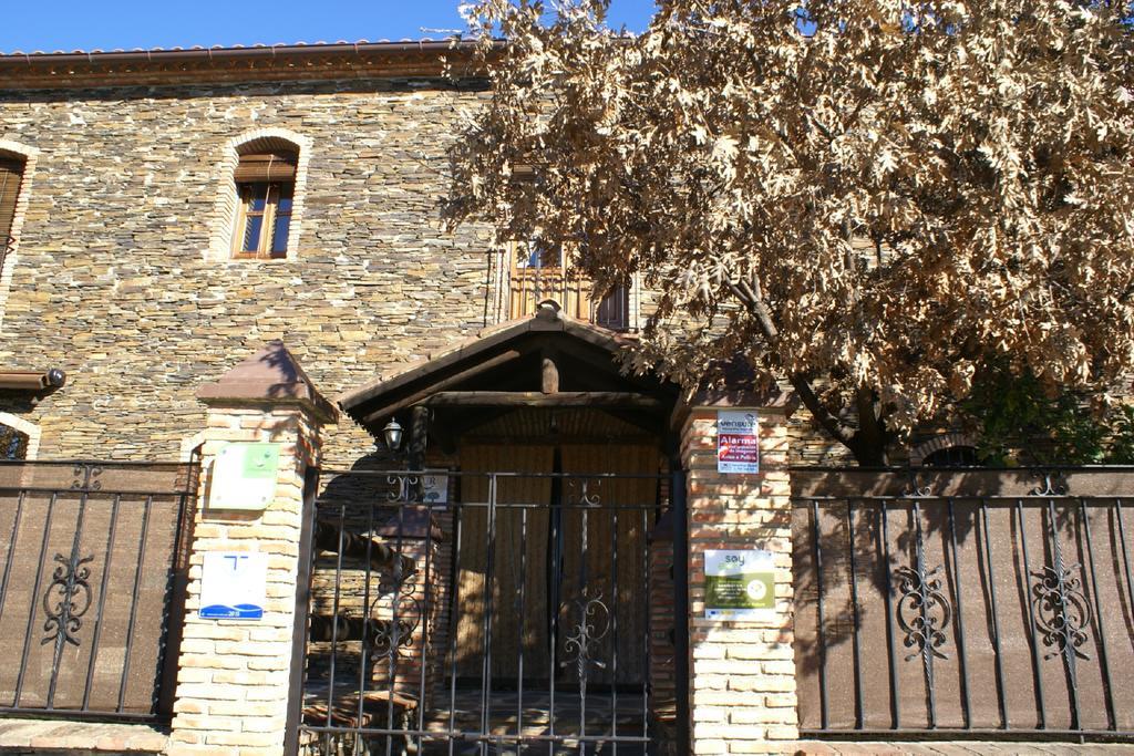 Casa Rural Pena Falcon Torrejón el Rubio Kültér fotó