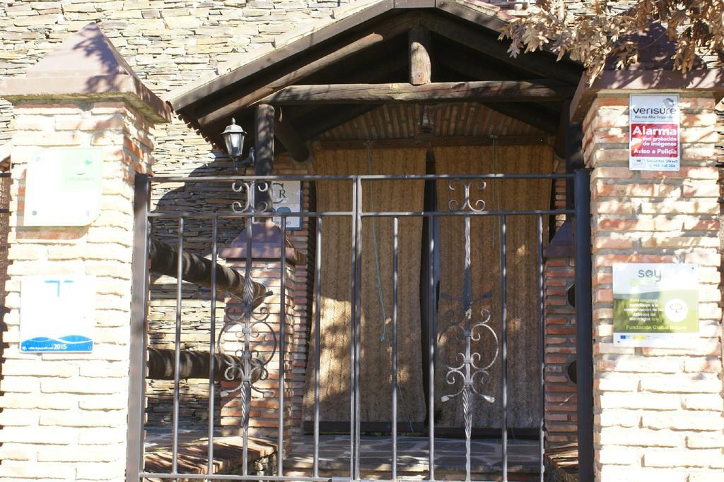 Casa Rural Pena Falcon Torrejón el Rubio Kültér fotó