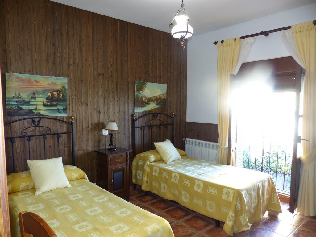 Casa Rural Pena Falcon Torrejón el Rubio Kültér fotó
