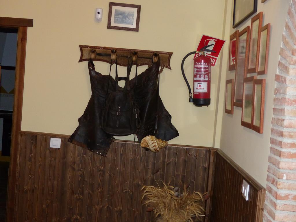 Casa Rural Pena Falcon Torrejón el Rubio Kültér fotó
