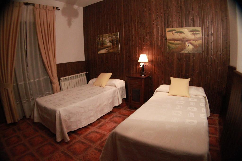 Casa Rural Pena Falcon Torrejón el Rubio Kültér fotó