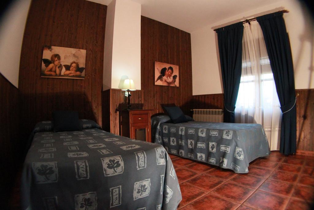Casa Rural Pena Falcon Torrejón el Rubio Kültér fotó