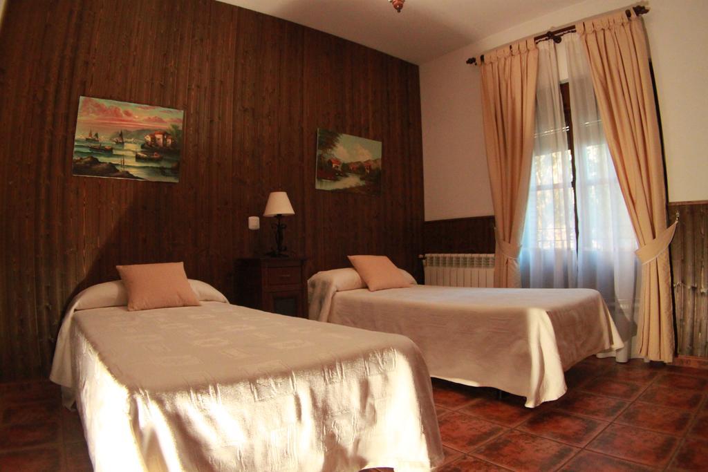 Casa Rural Pena Falcon Torrejón el Rubio Kültér fotó
