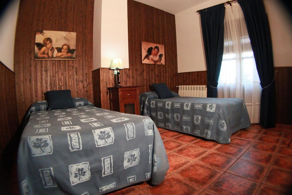 Casa Rural Pena Falcon Torrejón el Rubio Kültér fotó