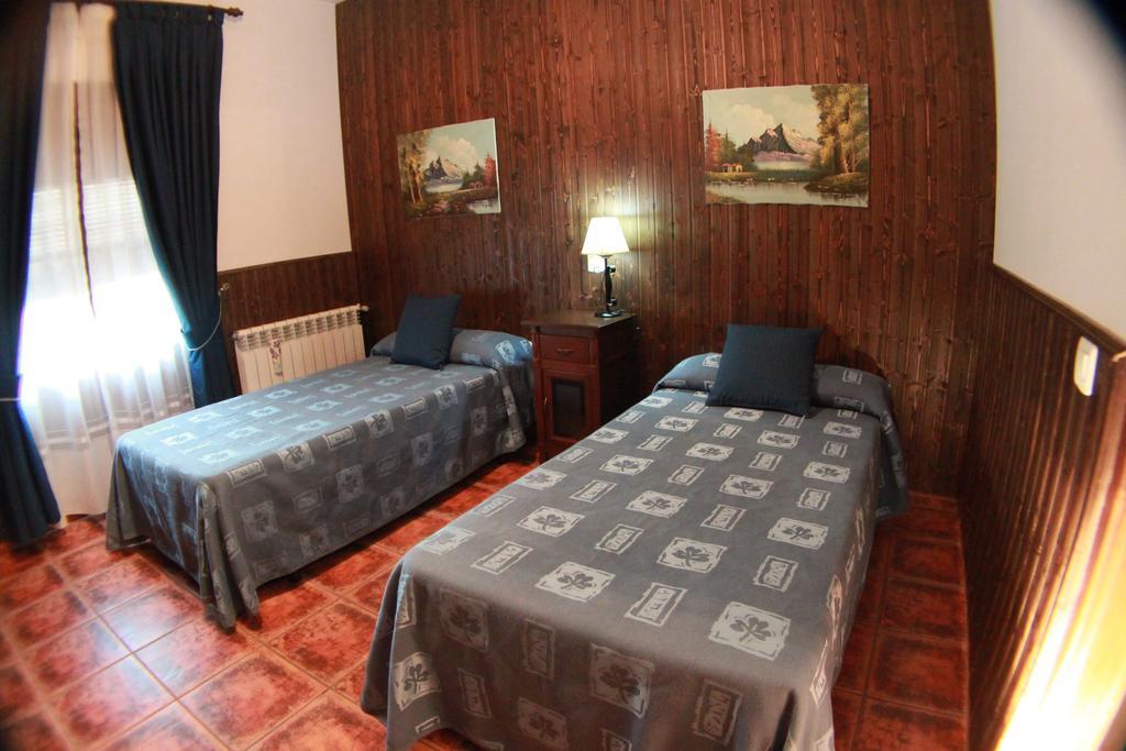 Casa Rural Pena Falcon Torrejón el Rubio Kültér fotó